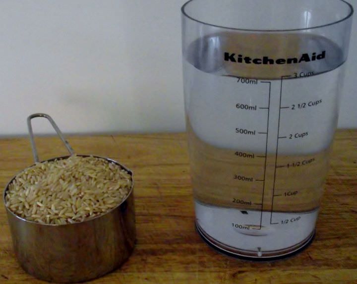 Ingredients for brown rice: rice and water.