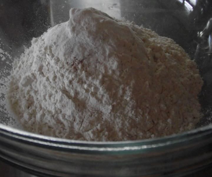 All the dry ingredients for the batter are mixed together in a bowl.