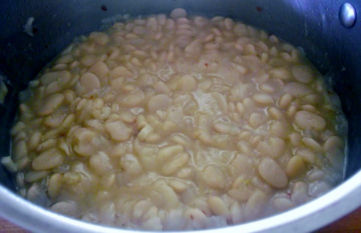 Cooked Lima beans in a pot.