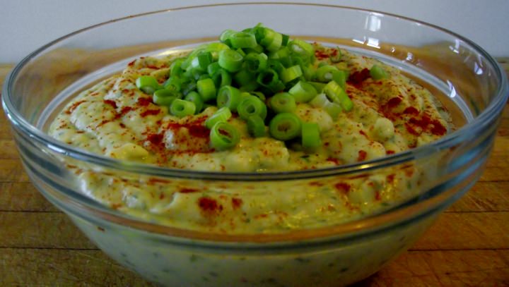 Hummus with paprika and green onions.