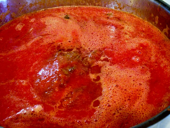 Spaghetti sauce with chuck roast.