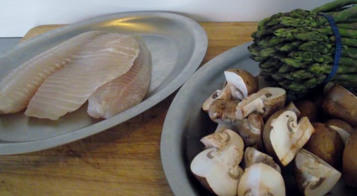 Ingredients for the plate: tilapia, asparagus, and mushrooms.