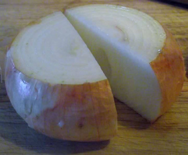 Slice the onion in half through its axis.