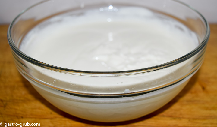 Sour cream topping for cheesecake.