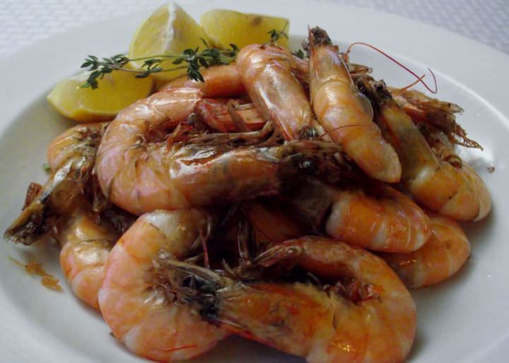 Head-on shrimp marinated in coconut milk and deep-fried.