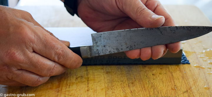 Centereach Knife-sharpening Shop on Cutting Edge of Tradition