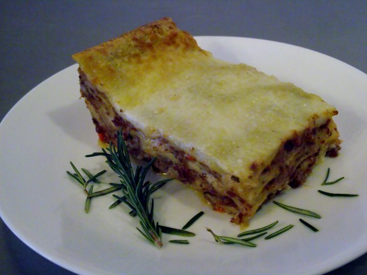 Cutting the finished lasagna bolognese.