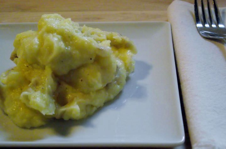 Mashed potatoes on a plate.