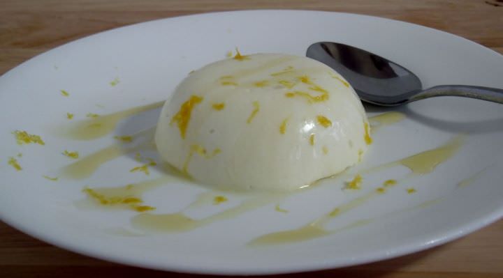 Panna cotta al limone.