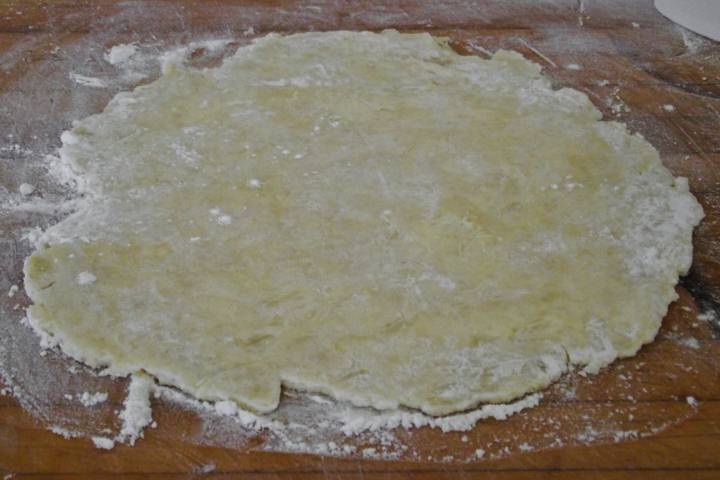 Pastry crust rolled out to 9-inch diameter.