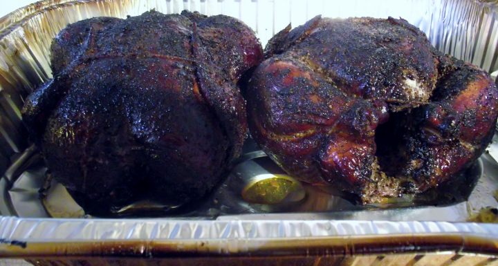 Smoked chickens after resting for 20 minutes.