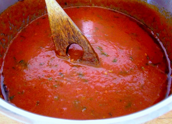 Authentic Italian marinara sauce.