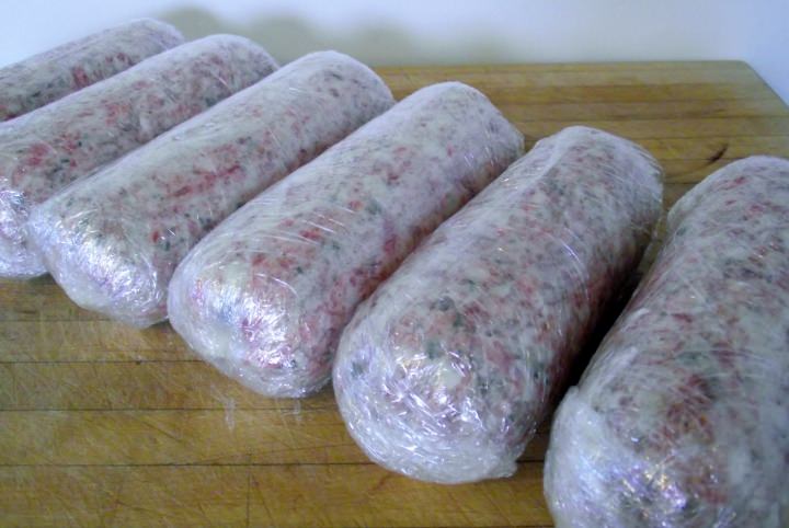 The result: six 1-pound pork sausage logs.