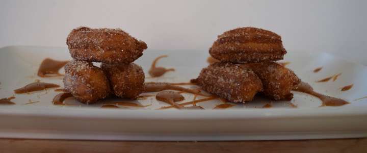 Arrange on a plate and serve with dulce de leche.