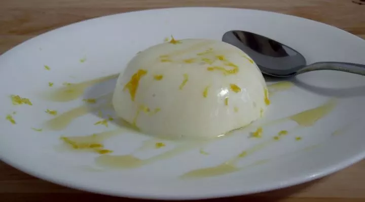 Panna cotta al limone.